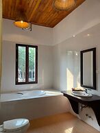 Nam Ou Riverside Hotel & Resort