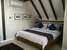 Panji Panji Tropical Wooden Home