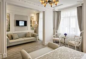Mirrors Hotel
