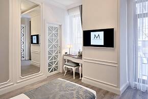 Mirrors Hotel