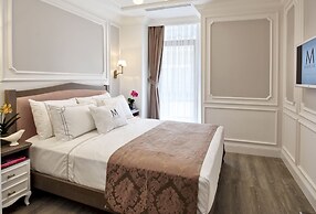 Mirrors Hotel
