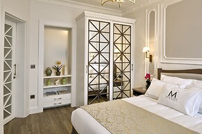 Mirrors Hotel