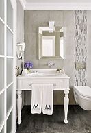 Mirrors Hotel