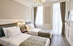 Mirrors Hotel