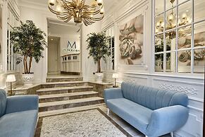 Mirrors Hotel