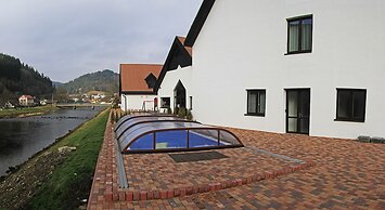 Hotel Vír