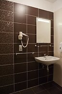 Hotel Vír