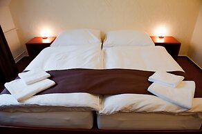 Hotel Vír