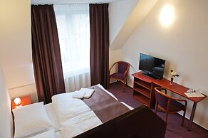 Hotel Vír