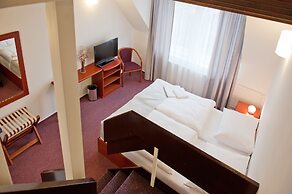 Hotel Vír