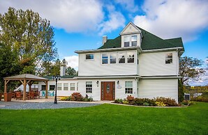 Shamrock Suites