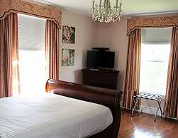 Shamrock Suites