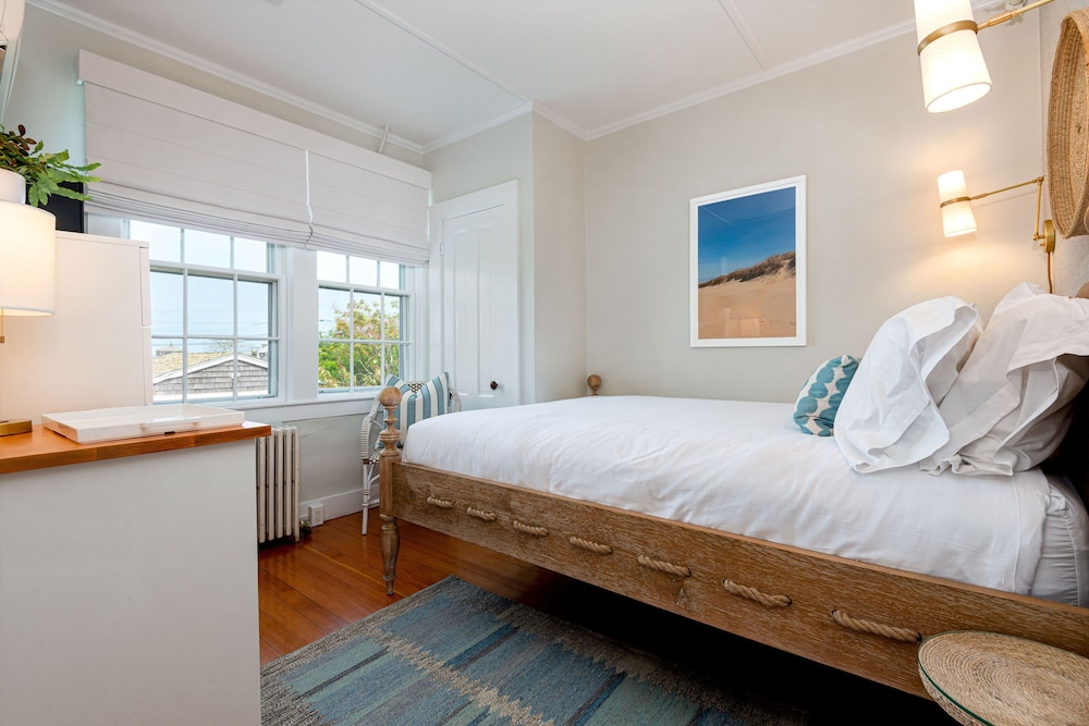Periwinkle Inn