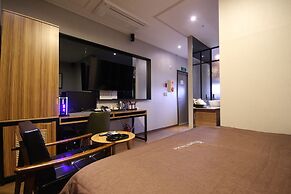 Hotel The May