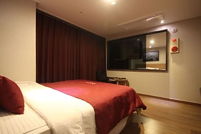 Hotel The May