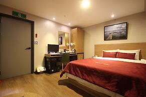 Hotel The May