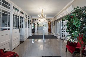 The Falcon Hotel