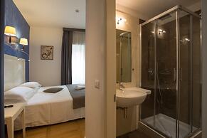 Floris Hotel