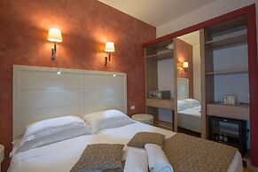 Floris Hotel