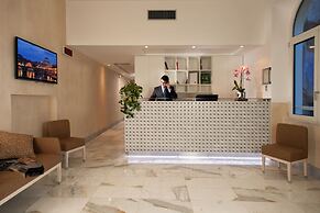 Floris Hotel