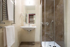 Floris Hotel