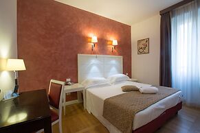 Floris Hotel
