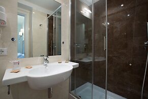 Floris Hotel