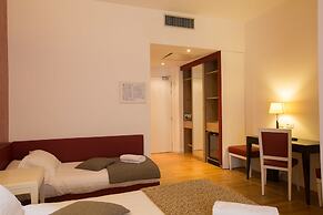 Floris Hotel