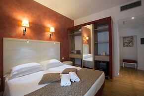 Floris Hotel