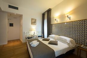 Floris Hotel