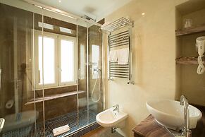 Floris Hotel