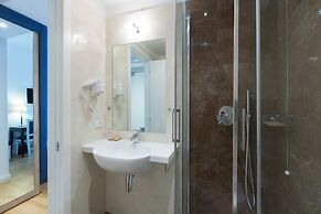 Floris Hotel