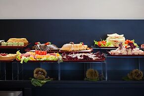 Floris Hotel