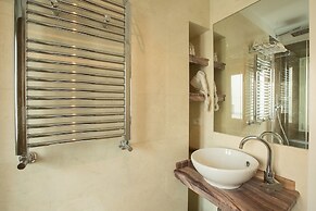 Floris Hotel
