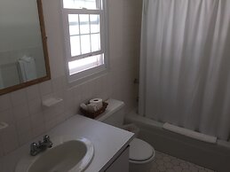 Paraquet Apartments
