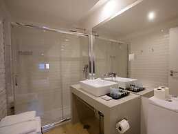 The 8 Downtown Suites