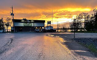 Pickle Lake Hotel