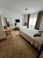 Hostal Residencia Cardona