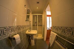 Farnley Tower Guesthouse