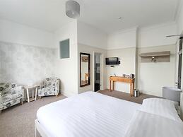 Woodcote Hotel