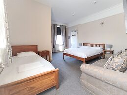 Woodcote Hotel