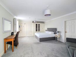 Woodcote Hotel