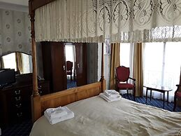 Royal Hotel