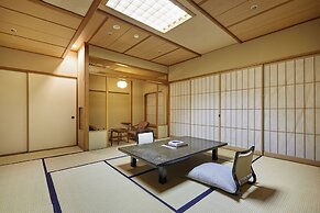 Zazan Minakami