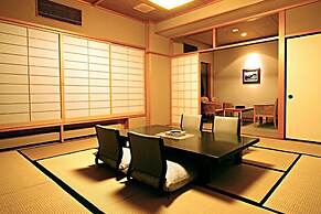 Zazan Minakami