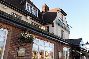 The Longshoot Hotel by Greene King Inns