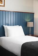 The Longshoot Hotel by Greene King Inns