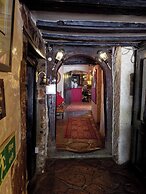 The Oxenham Arms