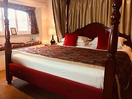 The Oxenham Arms