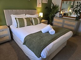 Eyre Court Hotel